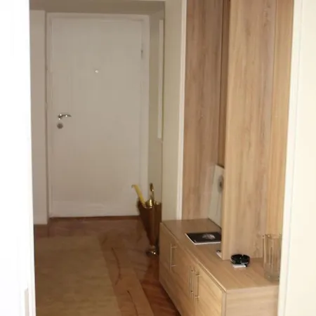 Mali Dvor * Sarajevo